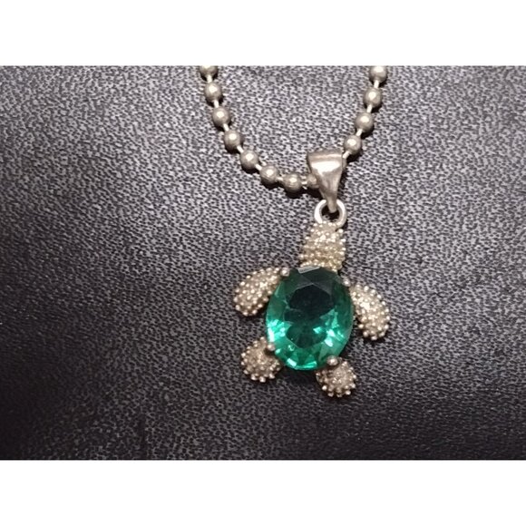 *Sale* Sterling silver green rhinestone turtle pendant necklace - Picture 10 of 11